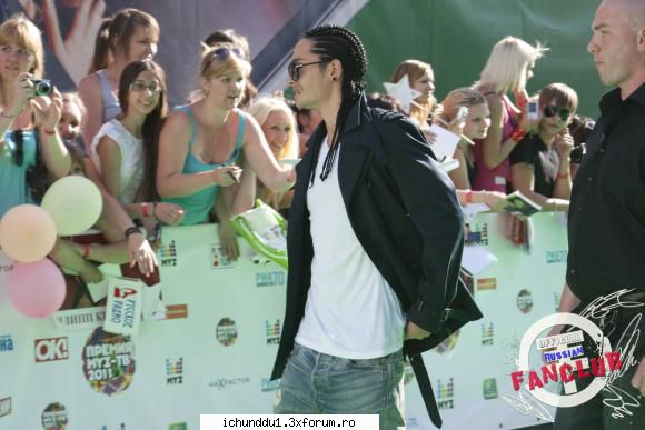 scuze daca este o au cantat la premiile am zis sa deschid un este ceva ce va deranjeaza puteti sa-l
