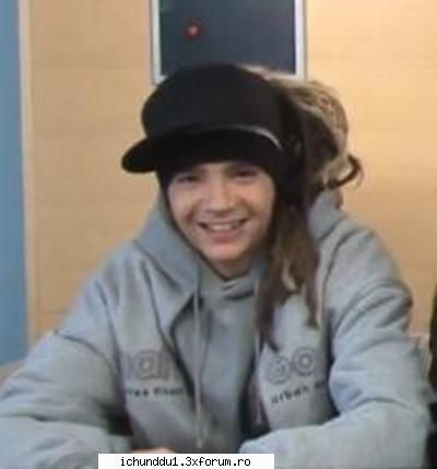 Poze - Parca pluteste in poza aia - Tom Kaulitz