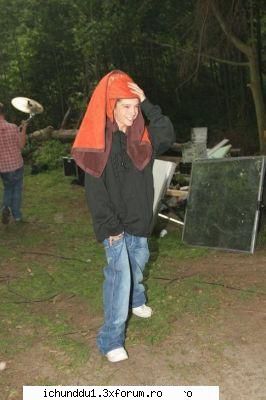 Poze funny cu Tom - hehe ..ia uitatzi-va la mine..yo sunt jim - Tom Kaulitz